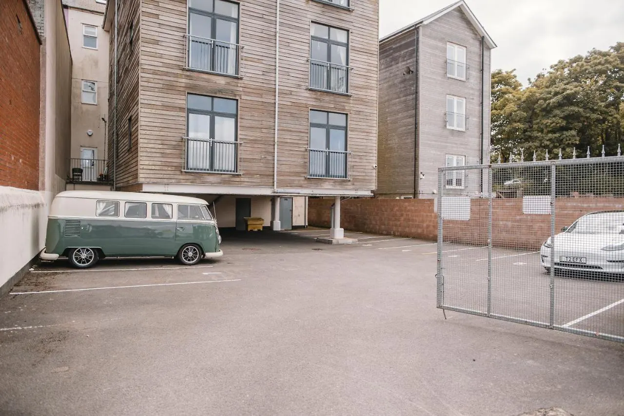 Barry Island Beachfront Apartment - Stunning Bay Views And Private Parking United Kingdom