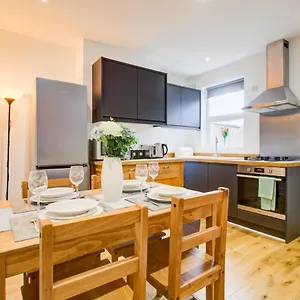  Holiday home Statera - 2-bed House In Stratford United Kingdom